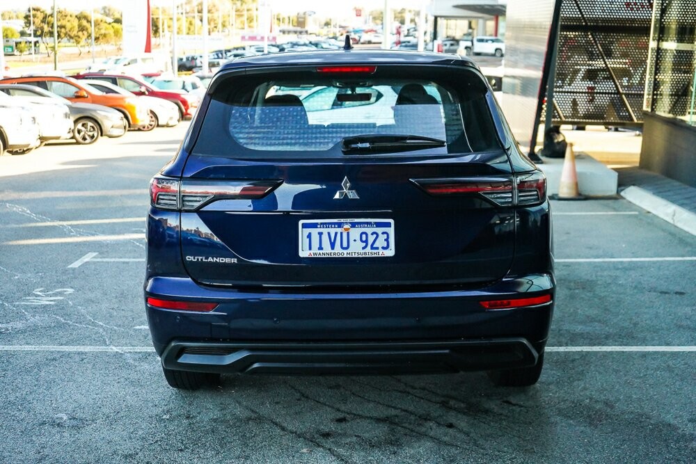 Mitsubishi Outlander image 4