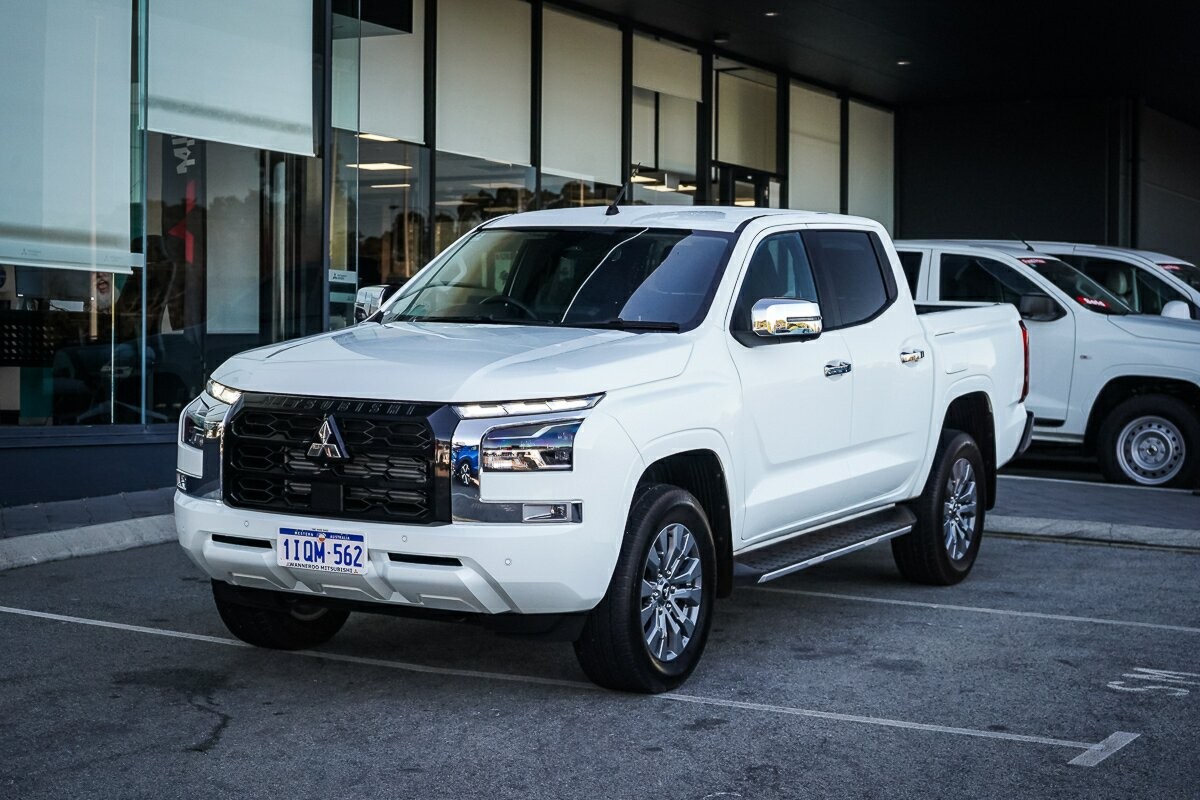 Mitsubishi Triton image 1