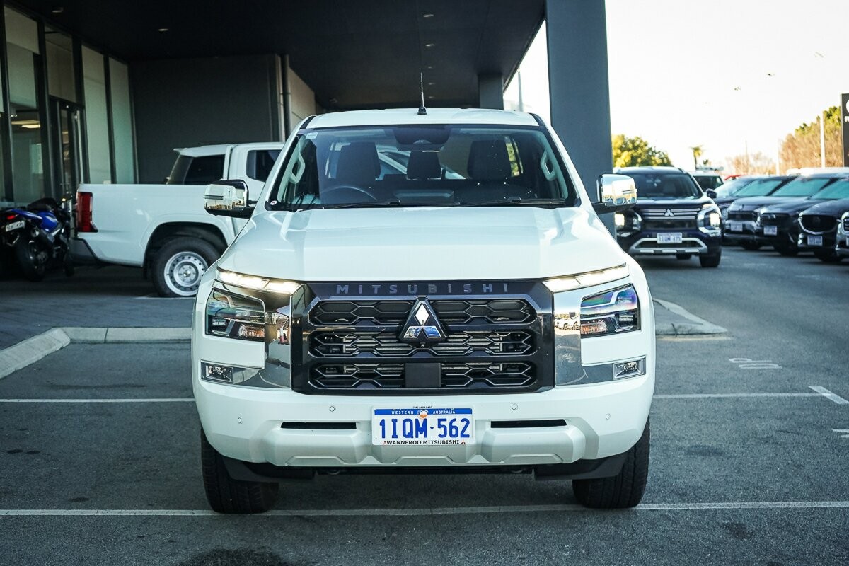 Mitsubishi Triton image 2
