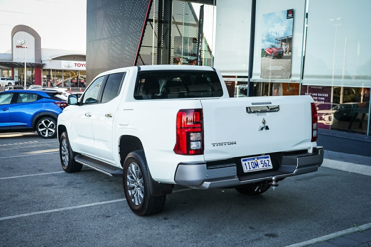 Mitsubishi Triton image 3