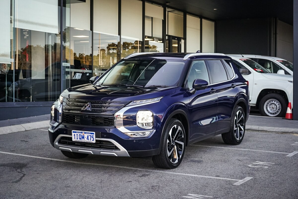 Mitsubishi Outlander image 1