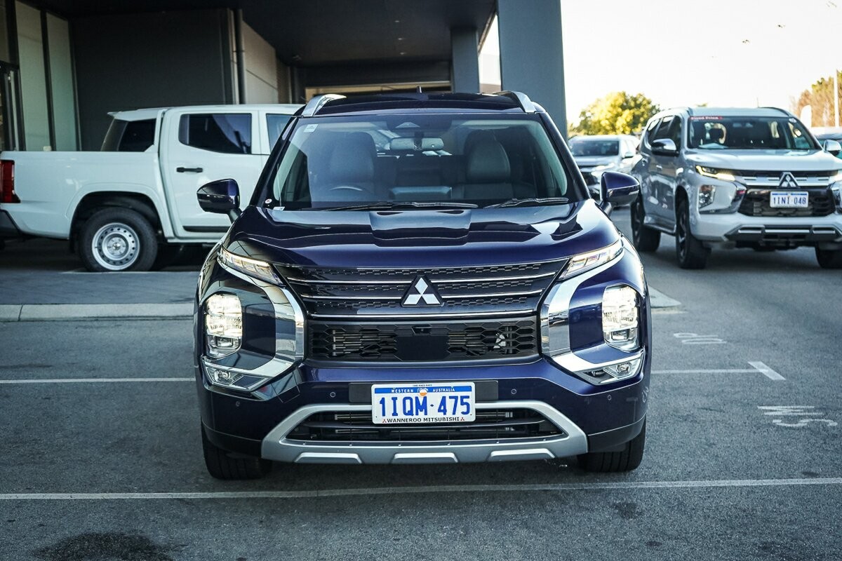 Mitsubishi Outlander image 2
