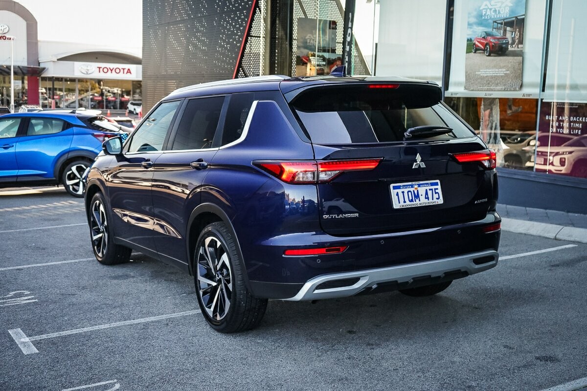 Mitsubishi Outlander image 3