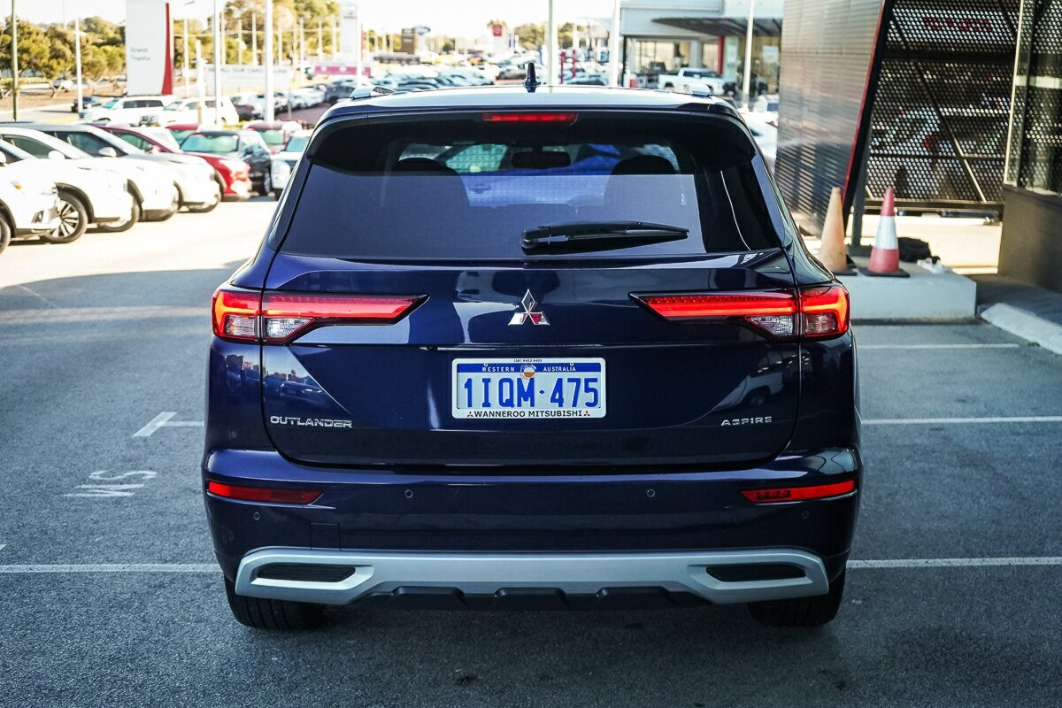 Mitsubishi Outlander image 4