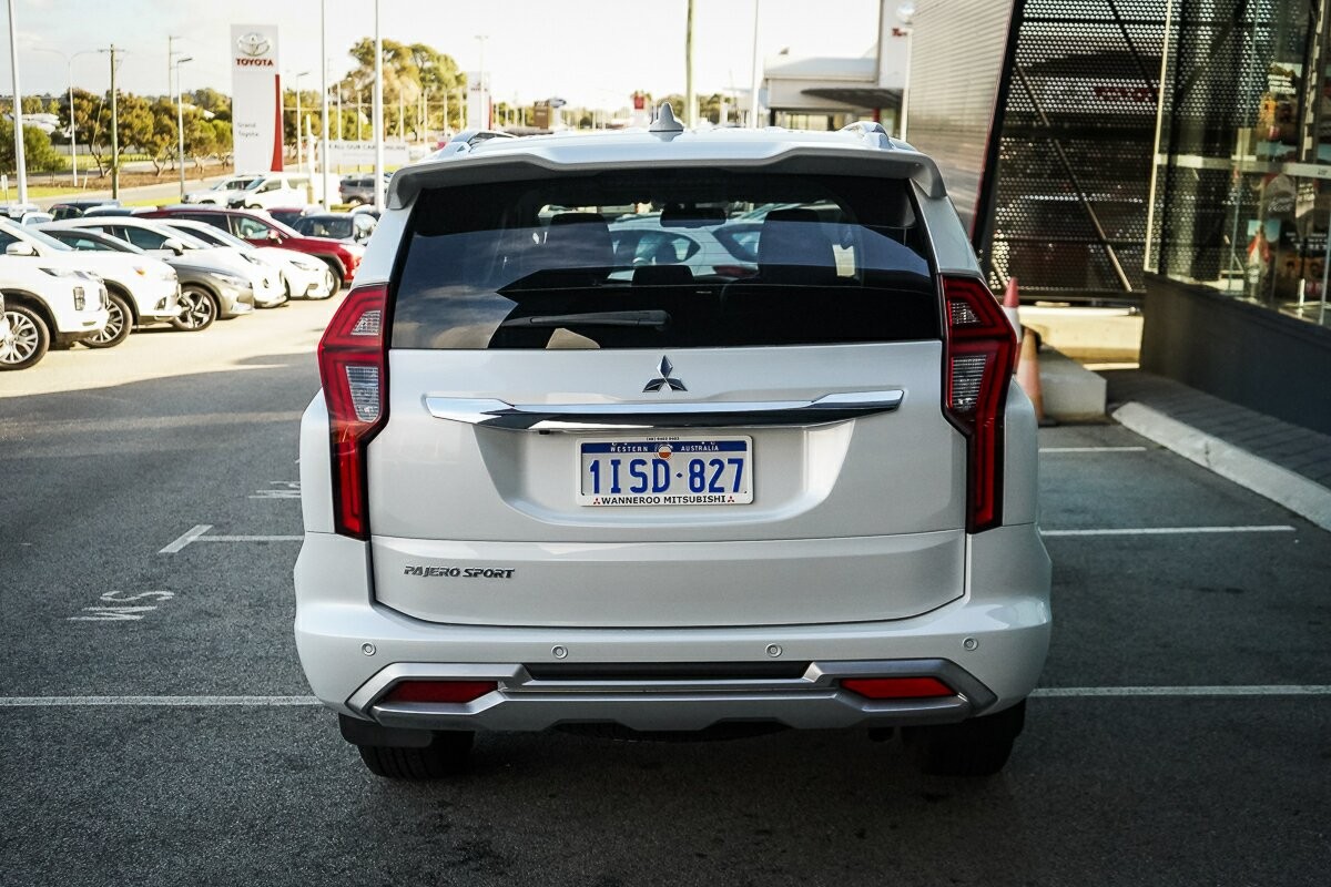 Mitsubishi Pajero Sport image 4