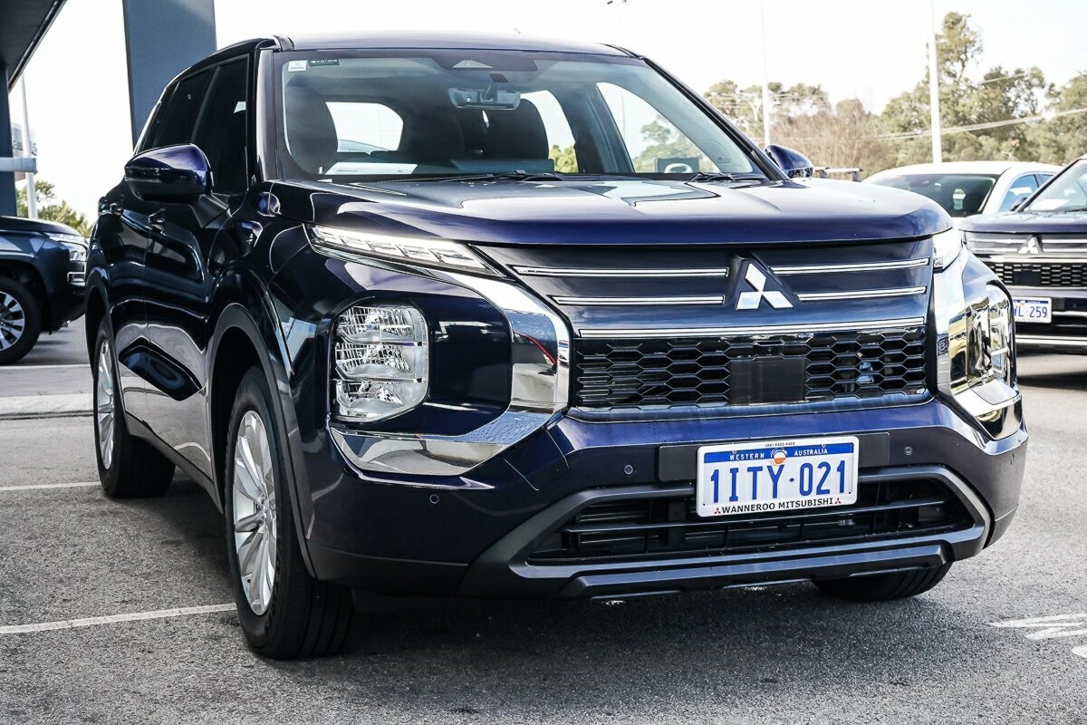 Mitsubishi Outlander image 4