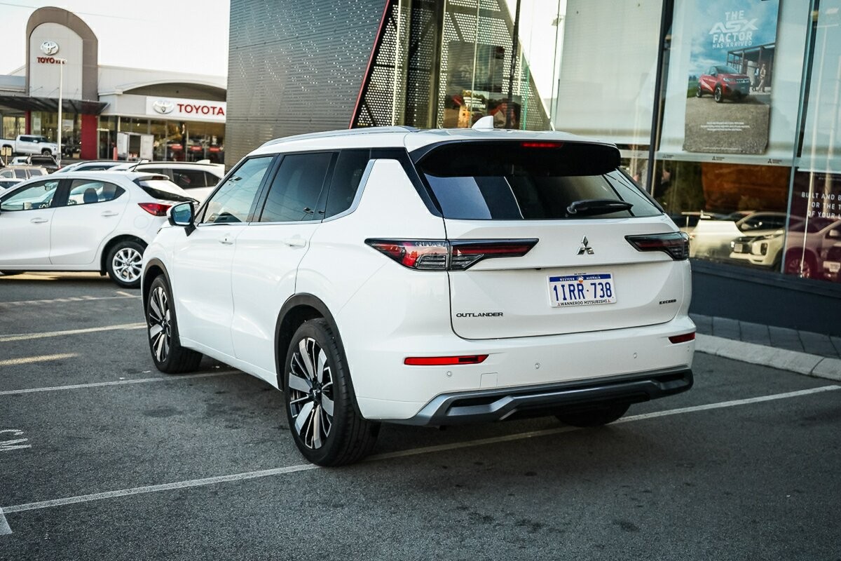 Mitsubishi Outlander image 3