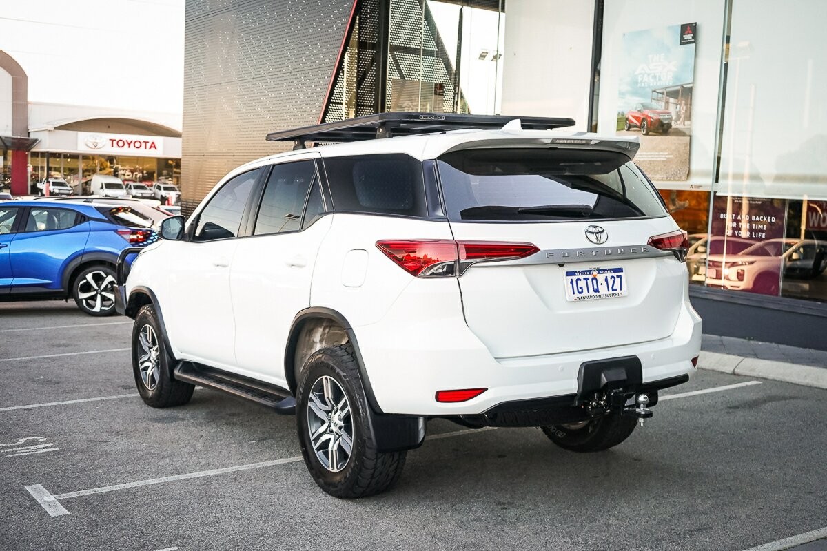 Toyota Fortuner image 3