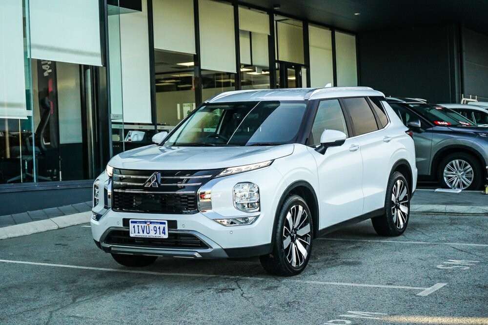 Mitsubishi Outlander image 1