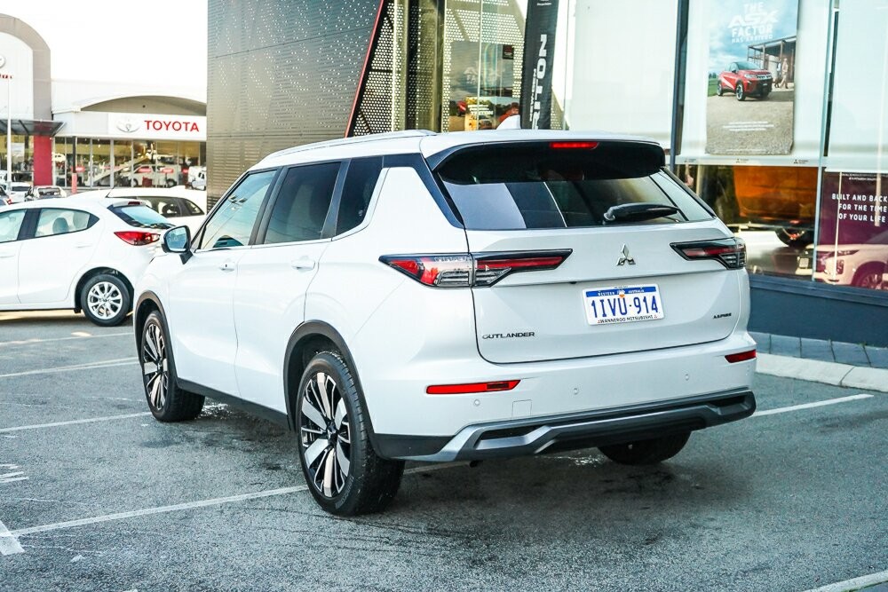 Mitsubishi Outlander image 3
