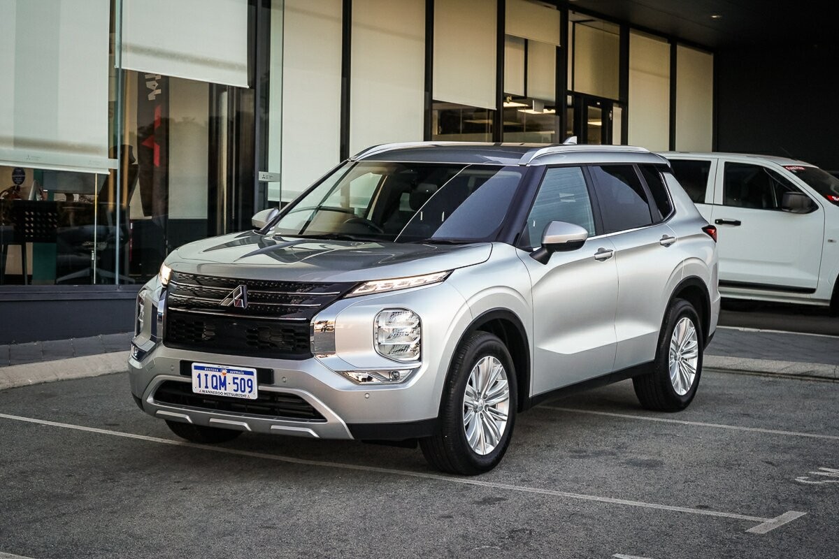 Mitsubishi Outlander image 1