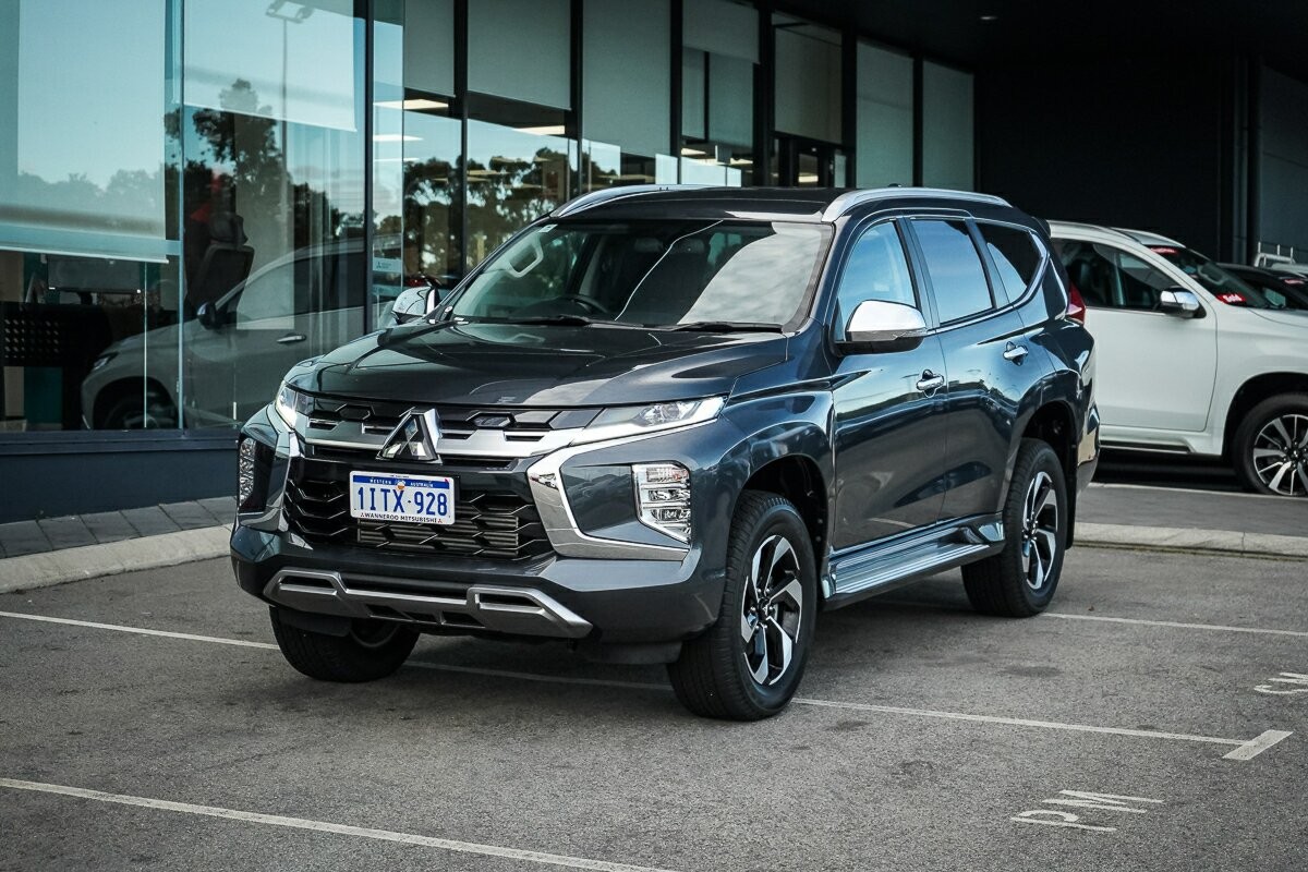 Mitsubishi Pajero Sport image 1