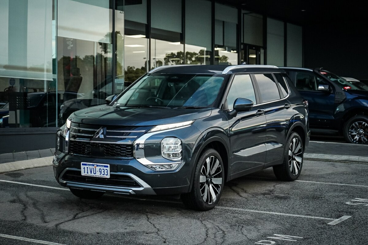 Mitsubishi Outlander image 1