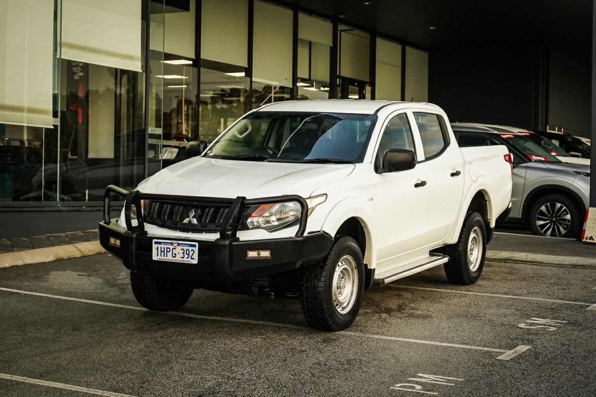 Mitsubishi Triton image 1
