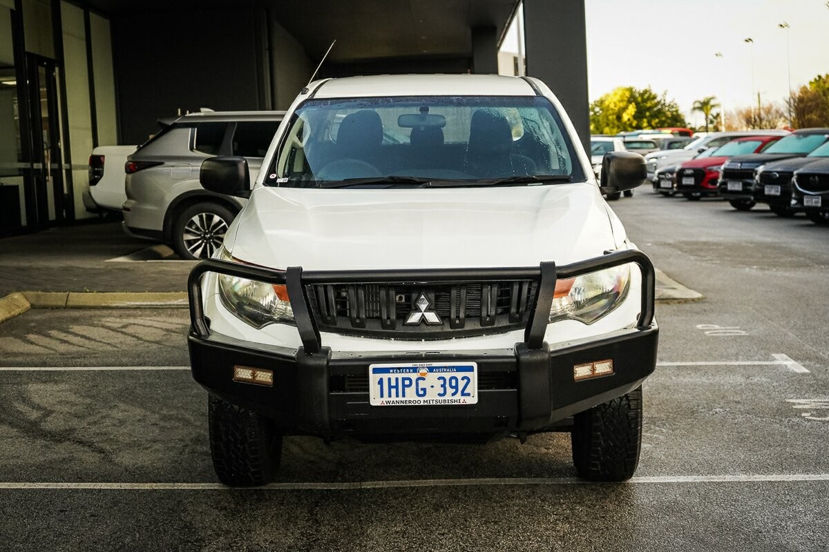 Mitsubishi Triton image 2