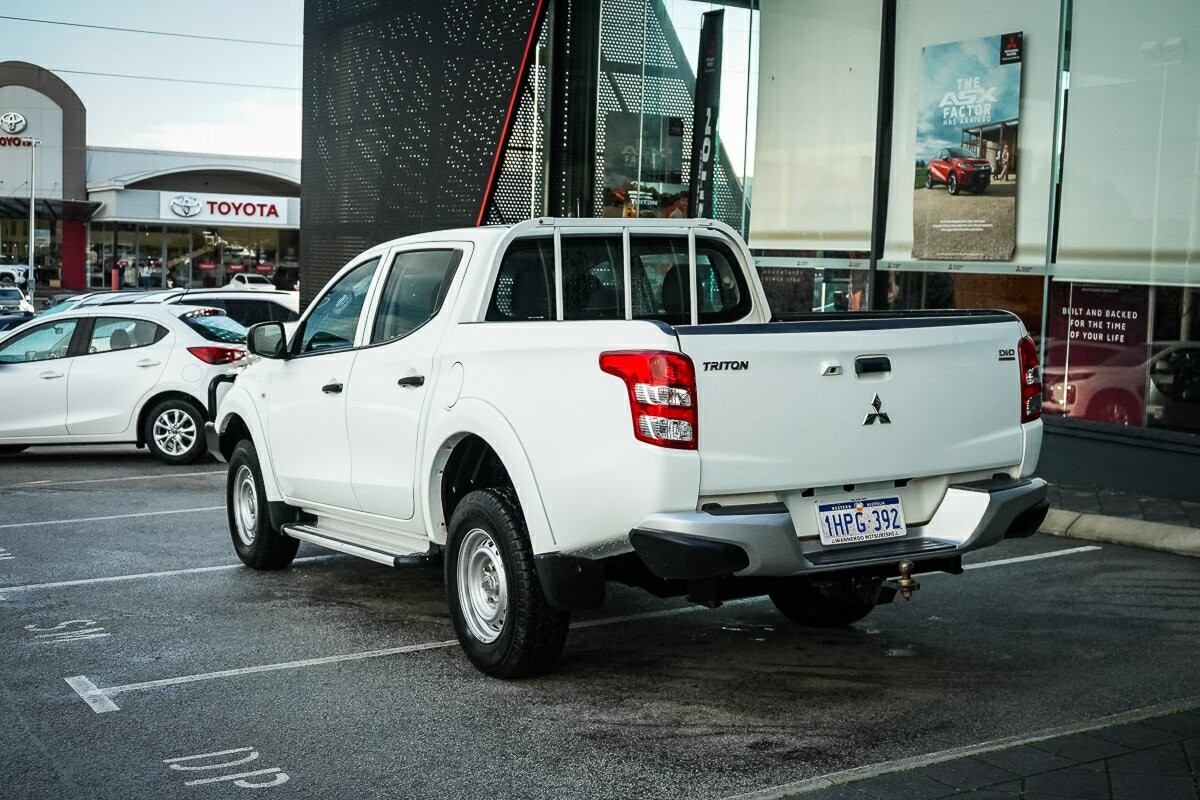 Mitsubishi Triton image 3