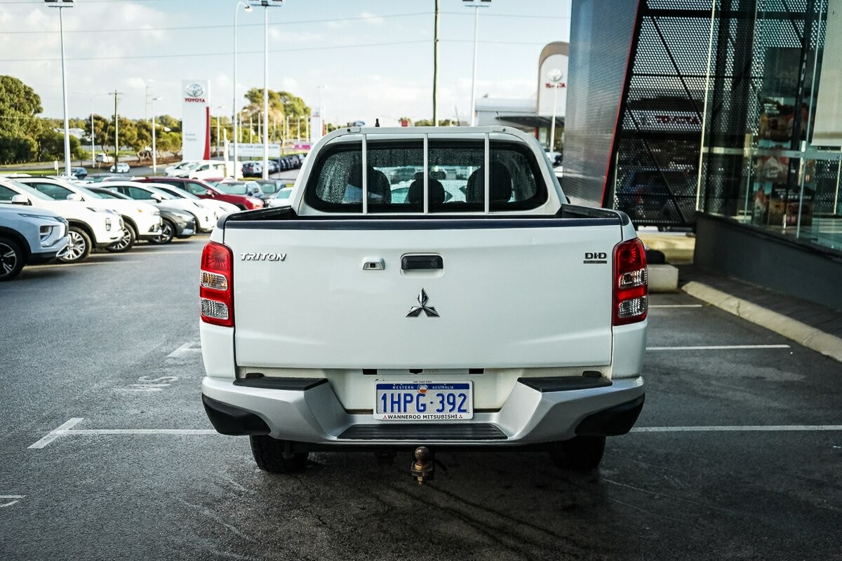 Mitsubishi Triton image 4