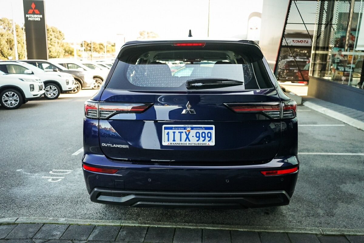 Mitsubishi Outlander image 4