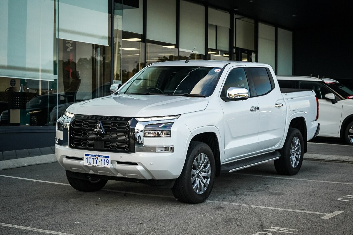 Mitsubishi Triton image 1