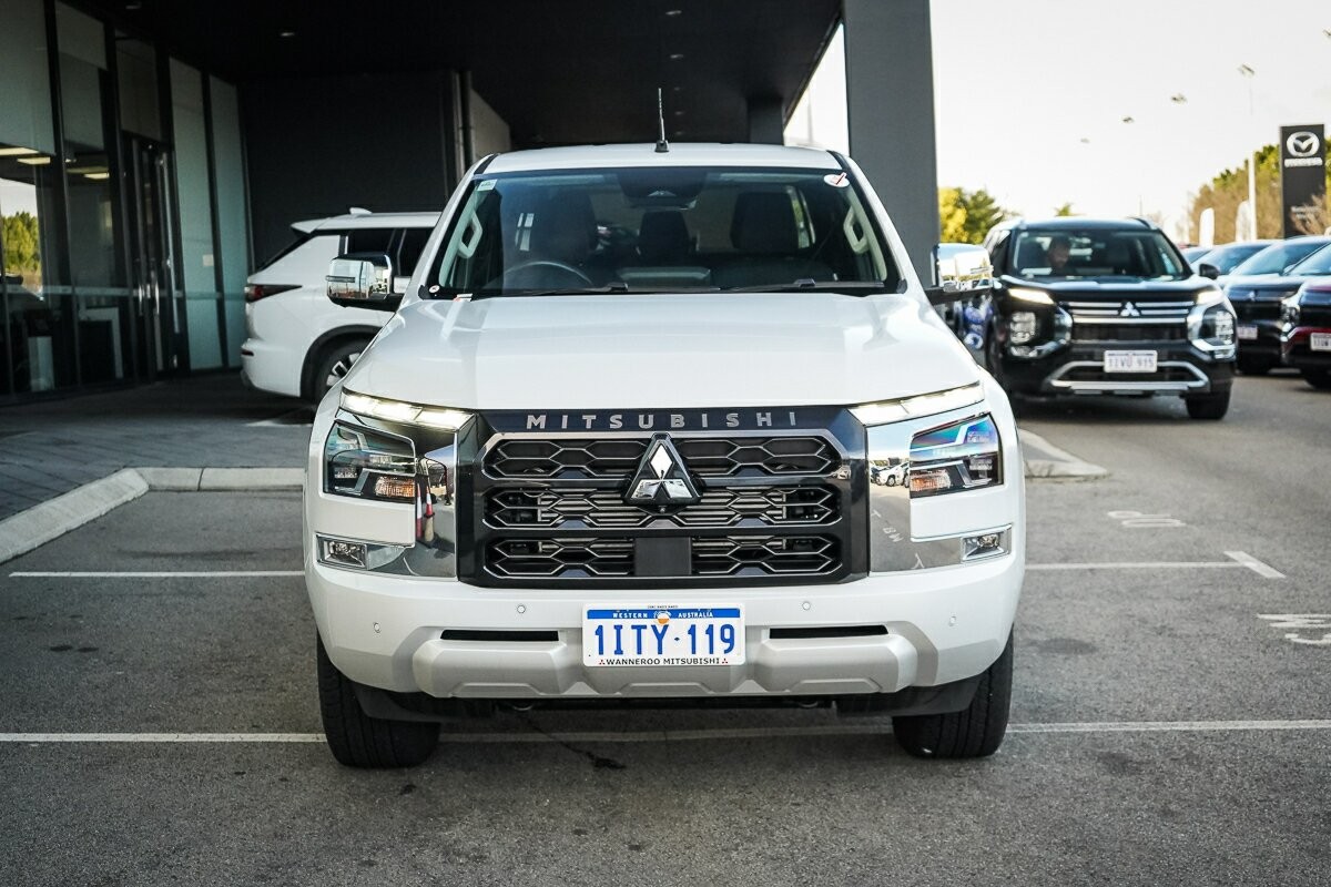 Mitsubishi Triton image 2