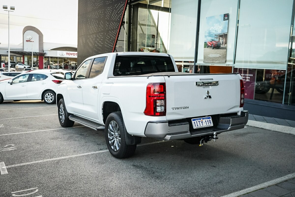 Mitsubishi Triton image 3