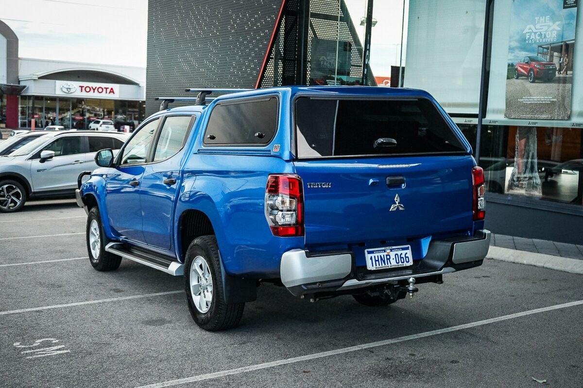 Mitsubishi Triton image 3