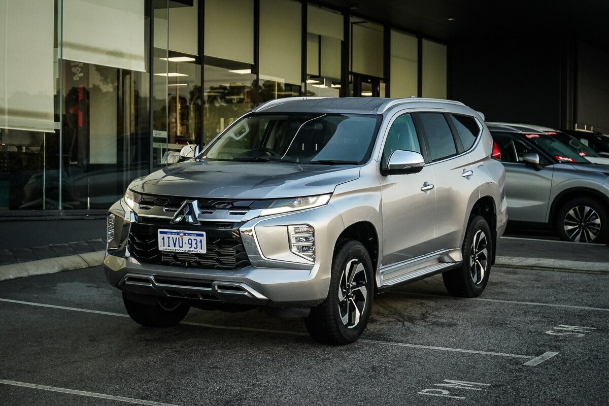 Mitsubishi Pajero Sport image 1