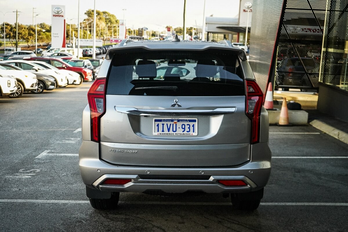 Mitsubishi Pajero Sport image 4