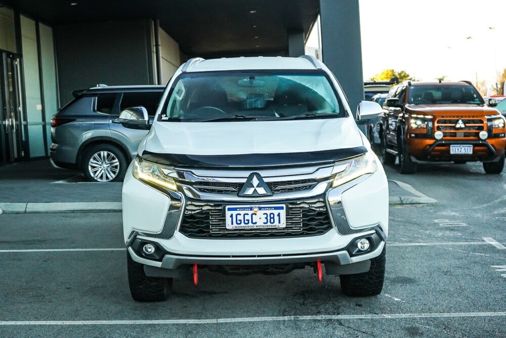 Mitsubishi Pajero Sport image 2