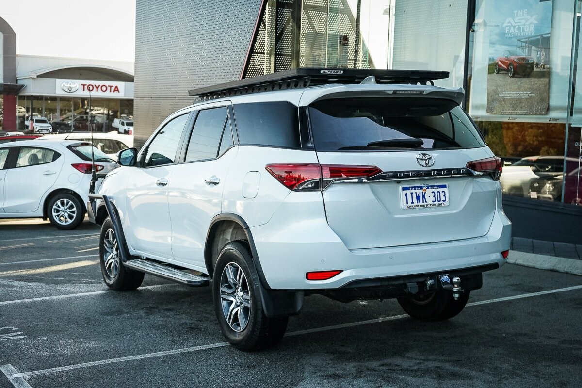 Toyota Fortuner image 3