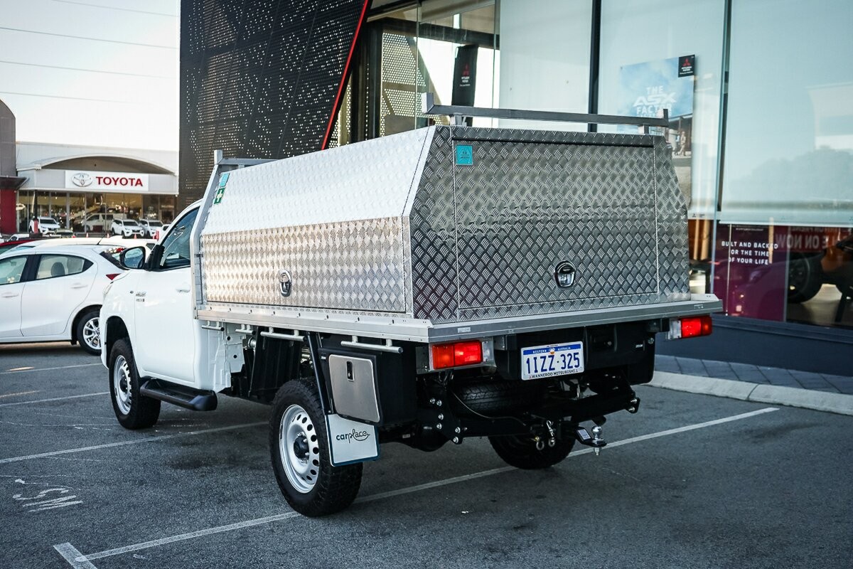 Toyota Hilux image 3