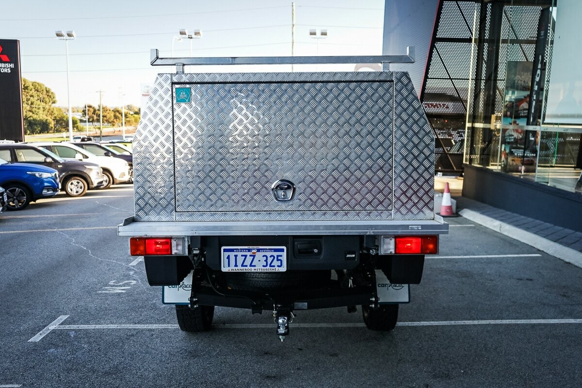 Toyota Hilux image 4