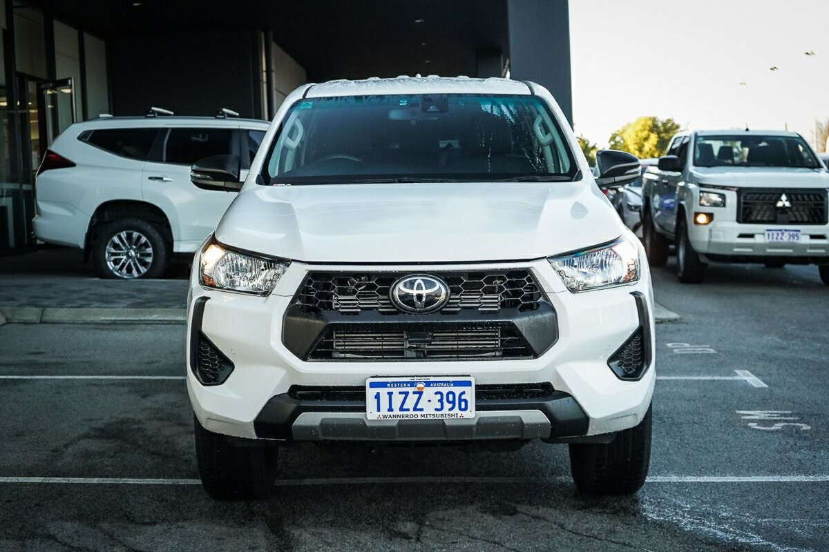 Toyota Hilux image 2