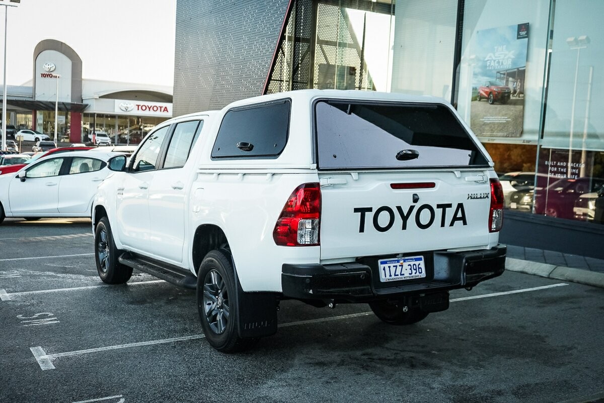 Toyota Hilux image 3