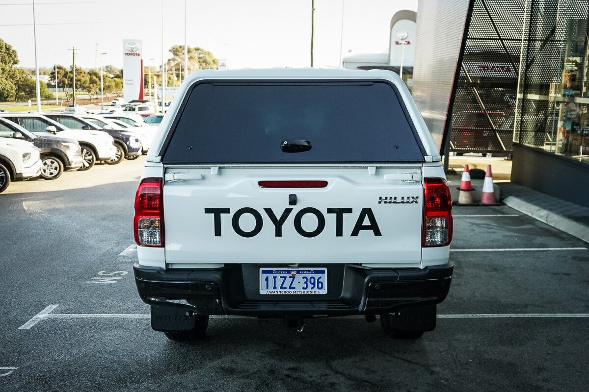 Toyota Hilux image 4