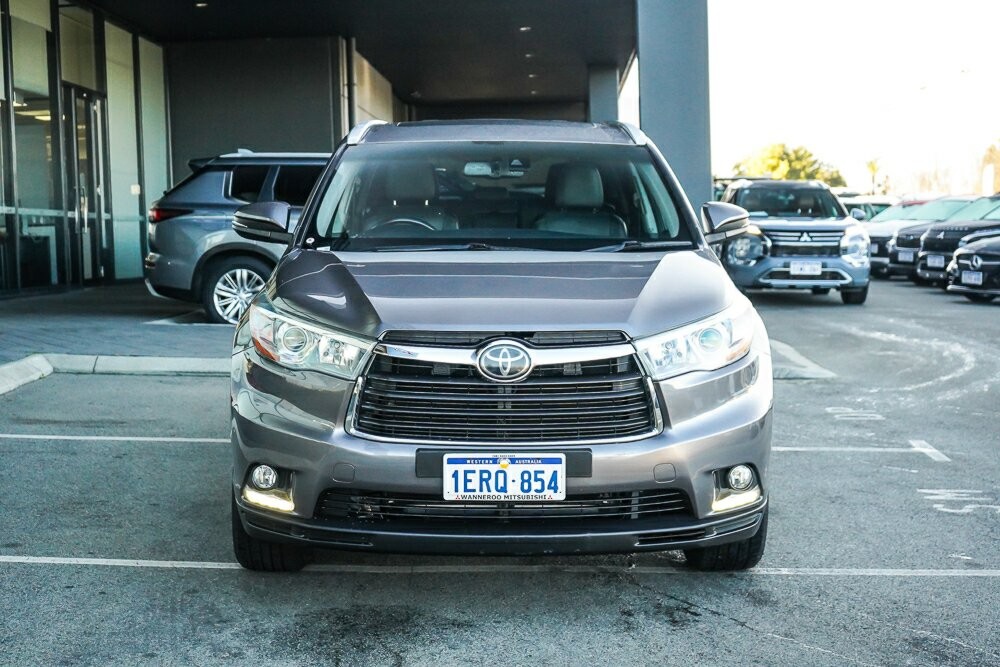 Toyota Kluger image 2