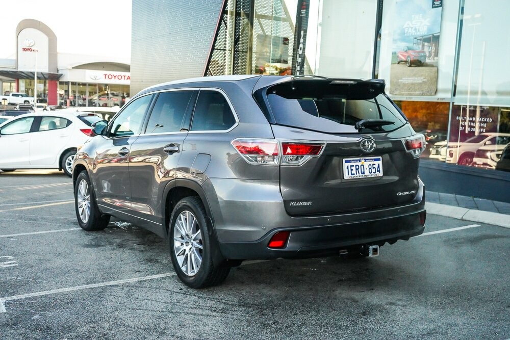 Toyota Kluger image 3