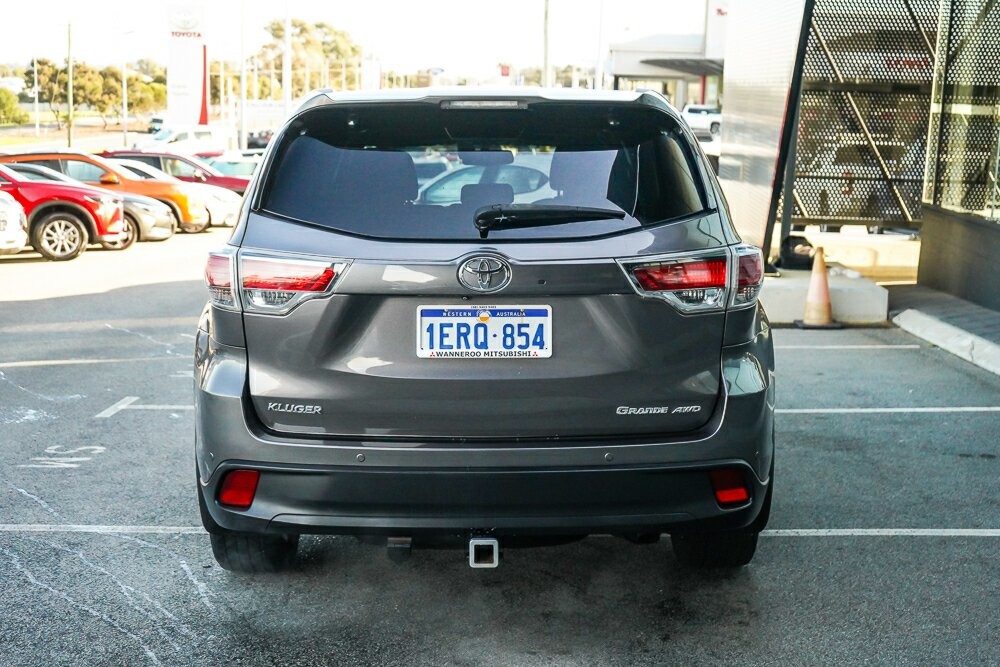 Toyota Kluger image 4