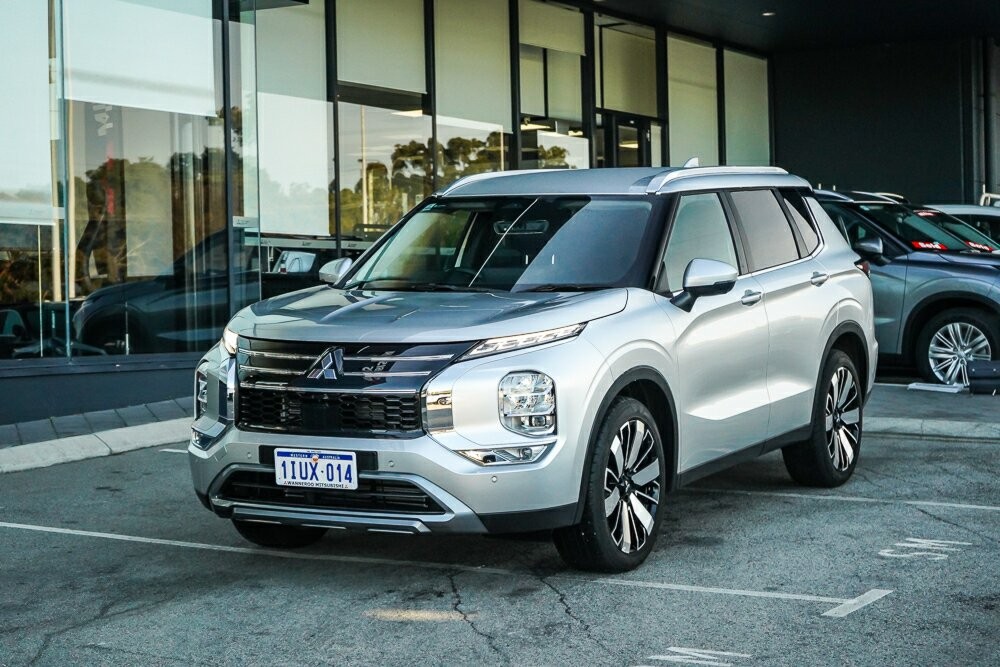Mitsubishi Outlander image 1
