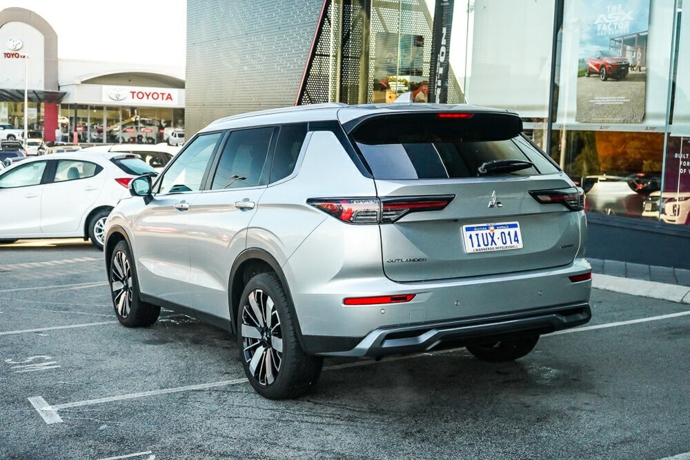 Mitsubishi Outlander image 3