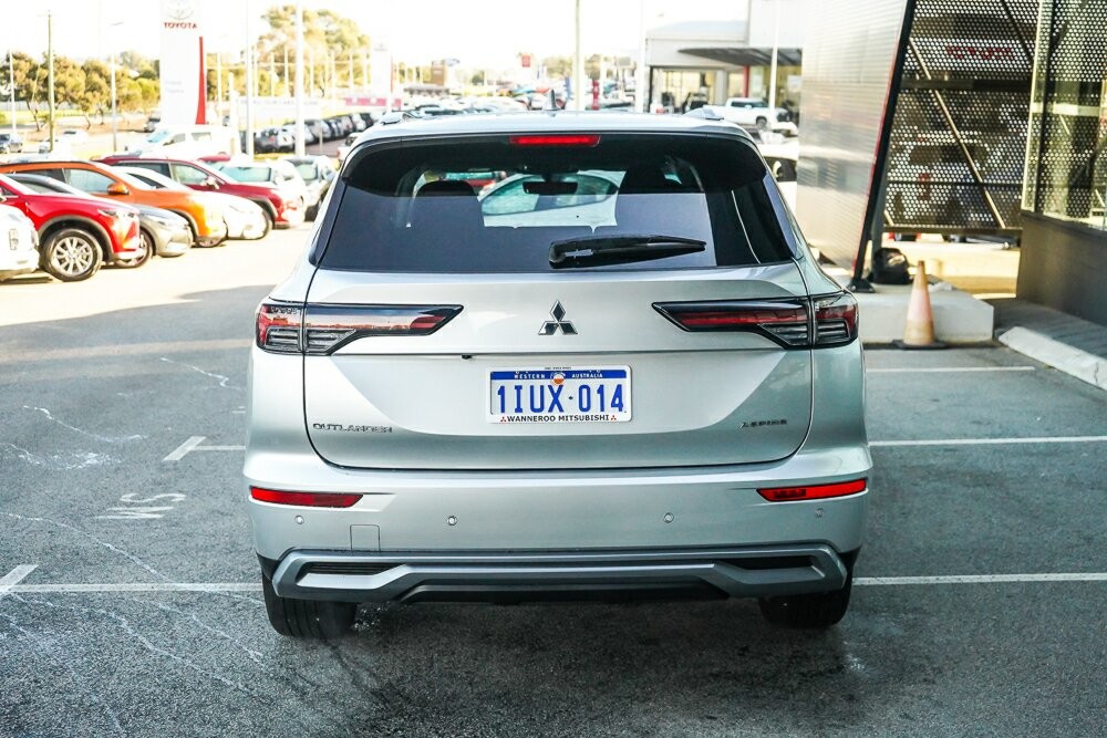 Mitsubishi Outlander image 4