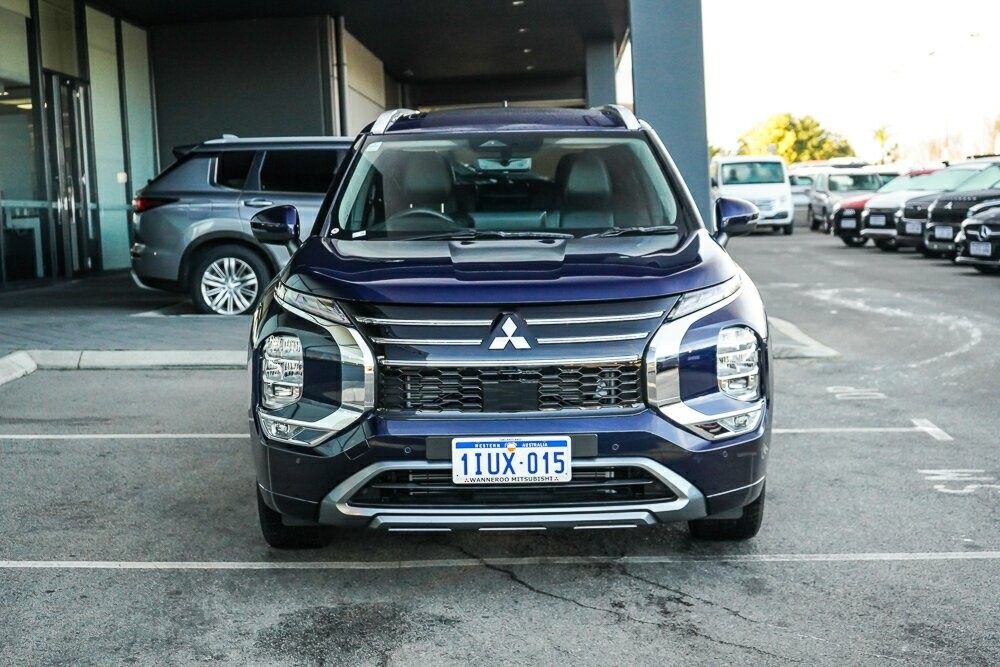 Mitsubishi Outlander image 2