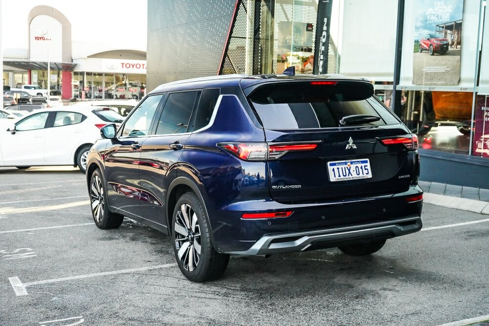 Mitsubishi Outlander image 3