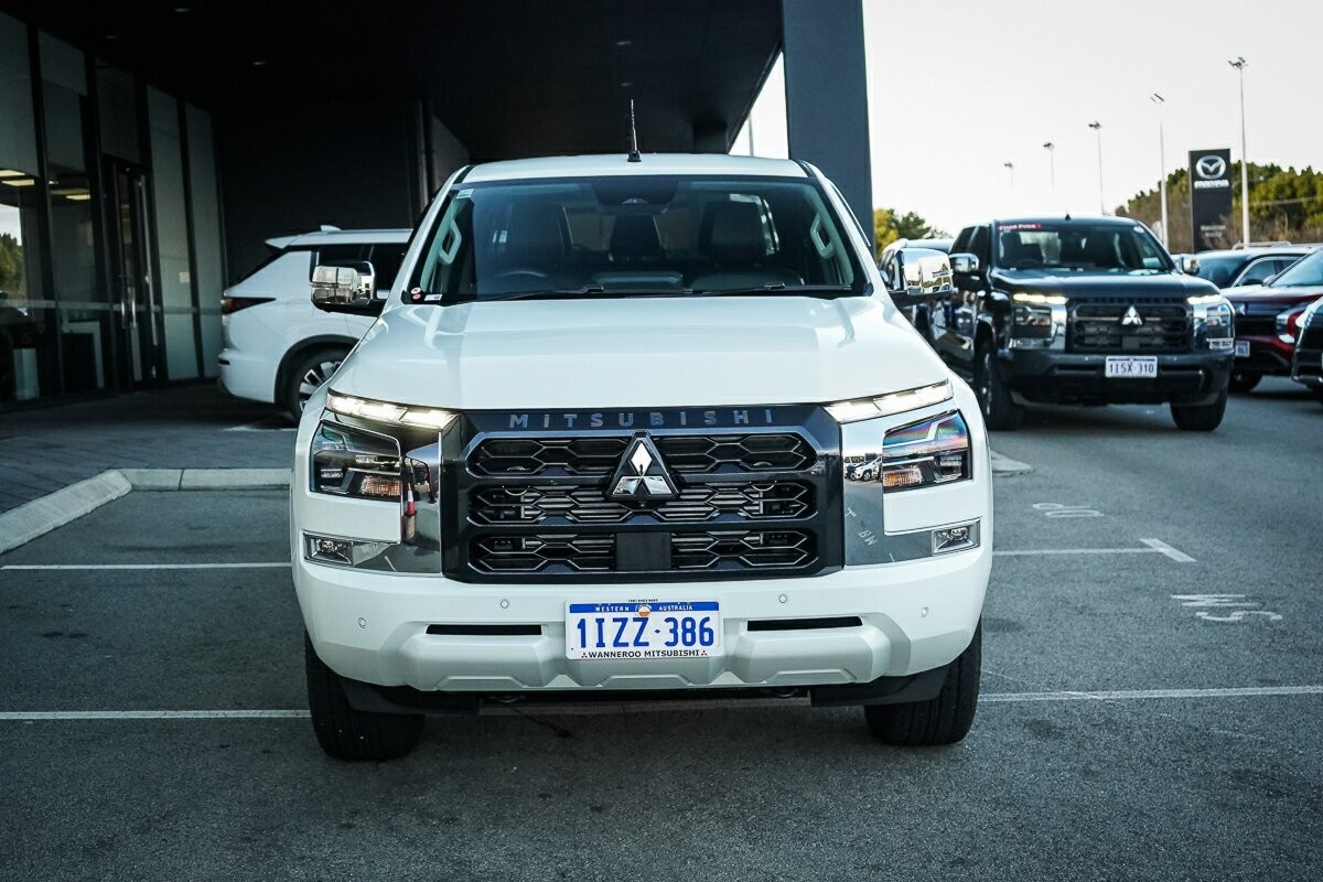 Mitsubishi Triton image 2