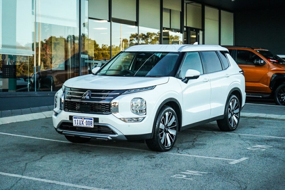 Mitsubishi Outlander image 1