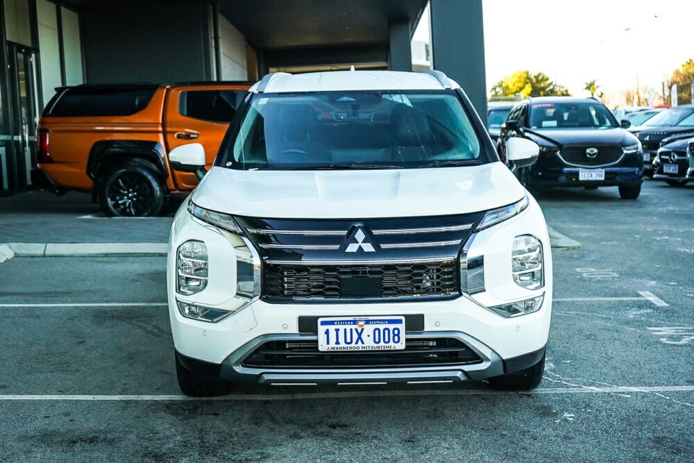 Mitsubishi Outlander image 2