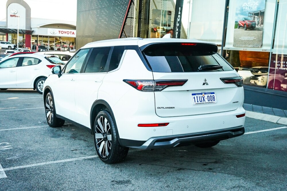 Mitsubishi Outlander image 3