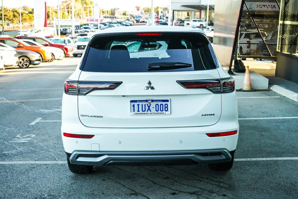 Mitsubishi Outlander image 4