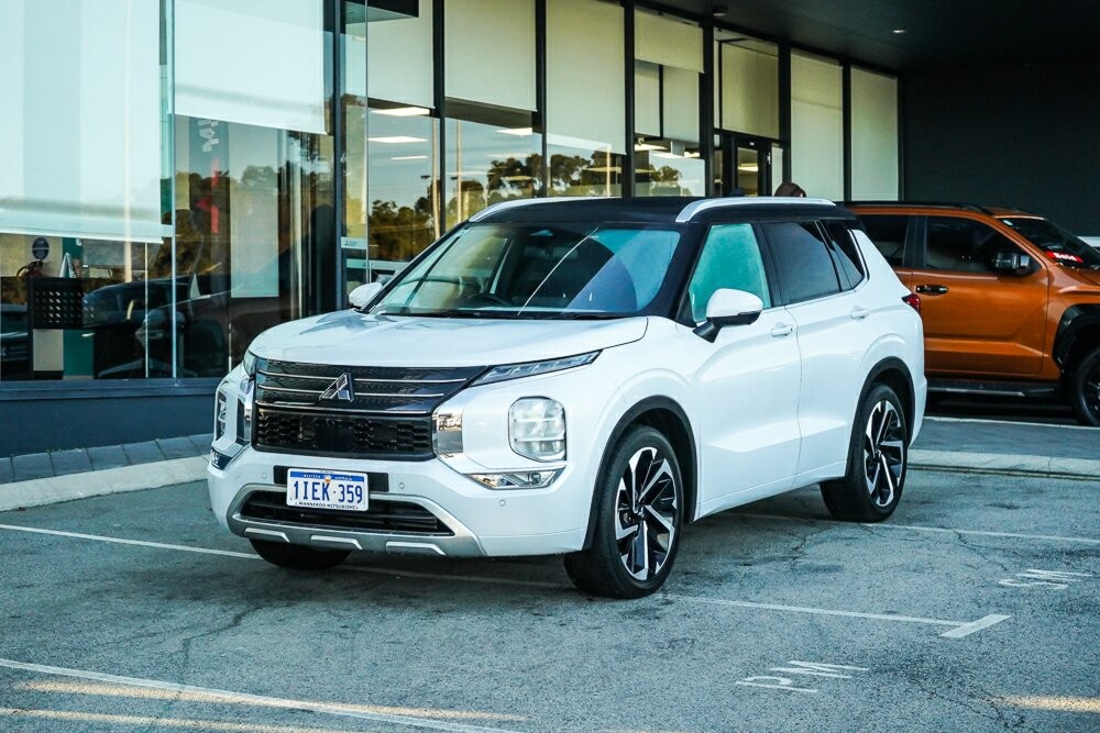 Mitsubishi Outlander image 1