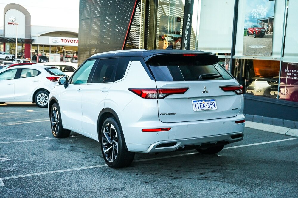 Mitsubishi Outlander image 3